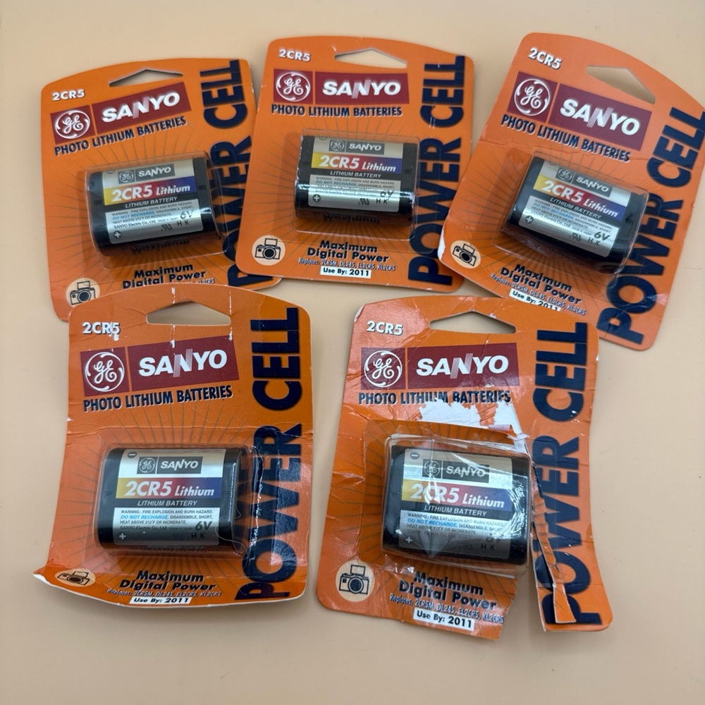 Lot of 5 Sanyo 2CR5 Lithium Batteries 6V photo lithium batteries